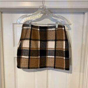 Elegant Plaid Mini Skirt in Tan and Black